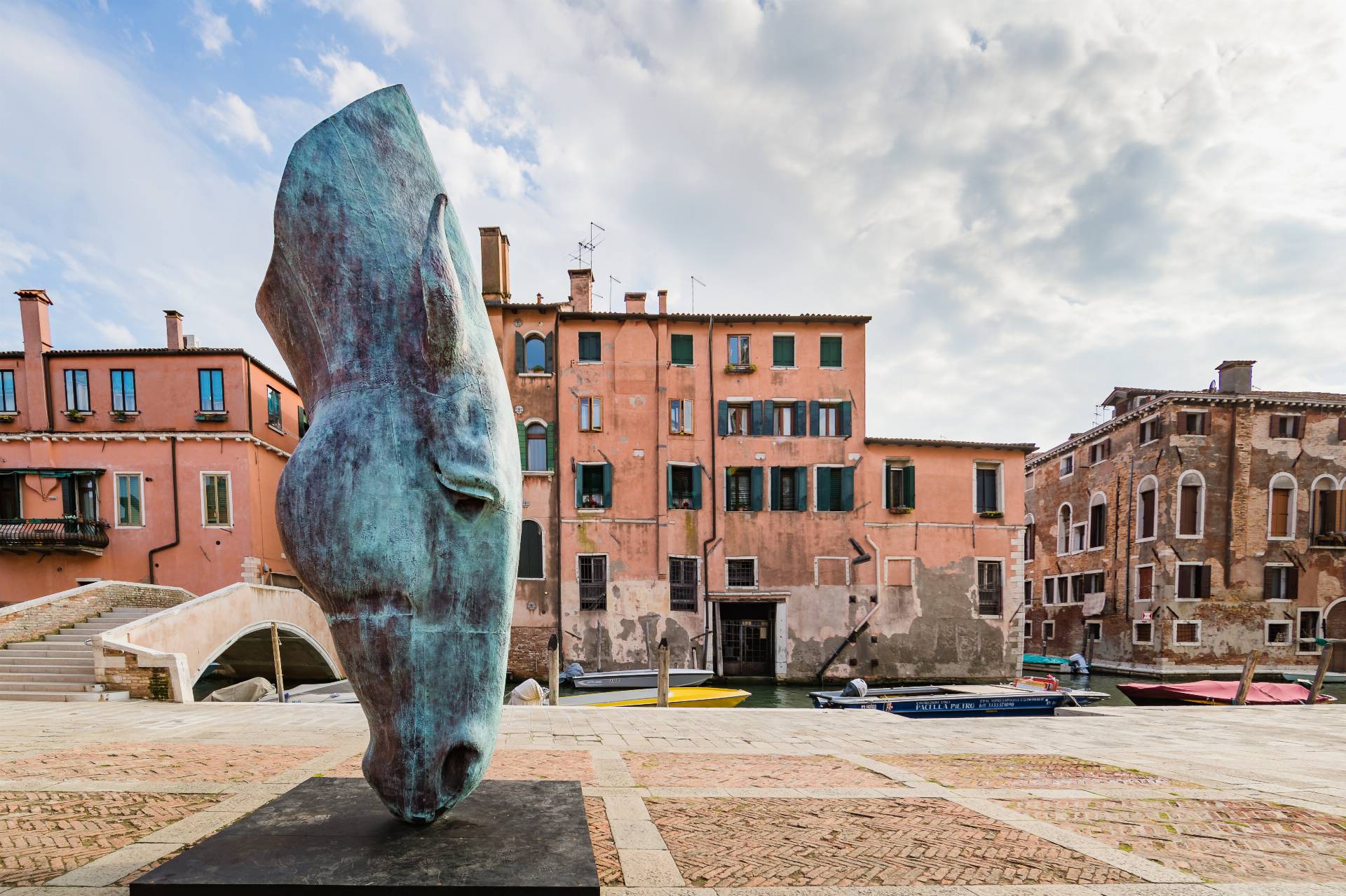 Viaggio attraverso il Chiostro della Madonna dell